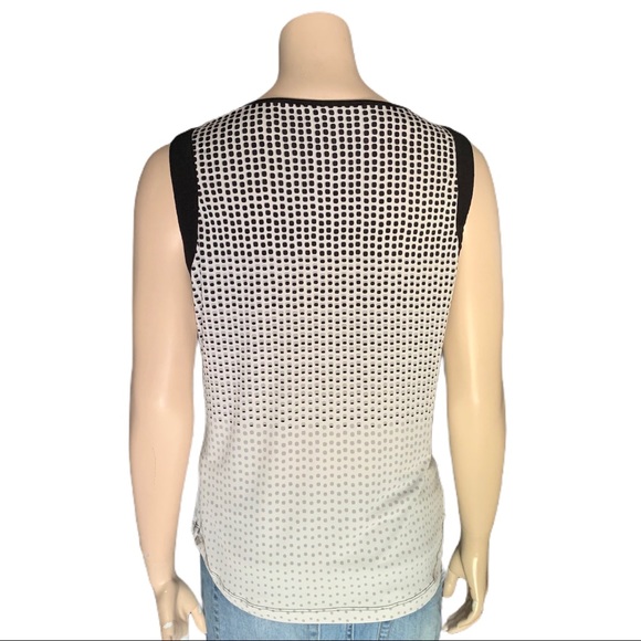 3/$30 - cleo Sleeveless Polka Dot Blouse Size M - Picture 4 of 11